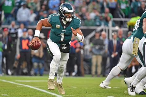 jalen hurts verletzt|Jalen Hurts injury update: Latest news on Eagles QBs。